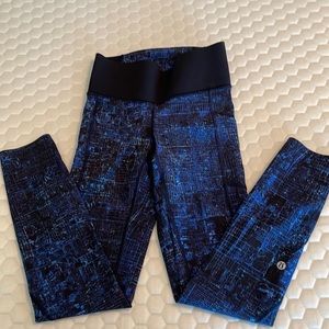 Lululemon black/blue city grid tight